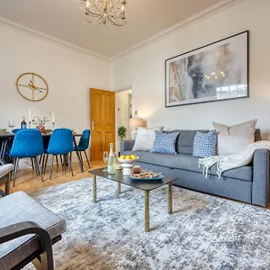 2-Bedroom Stunning, Modern & Spacious Apartment, Near Ocean Village, Central Southampton - Plenty Of Parking - By Blue Puffin Stays Apartment