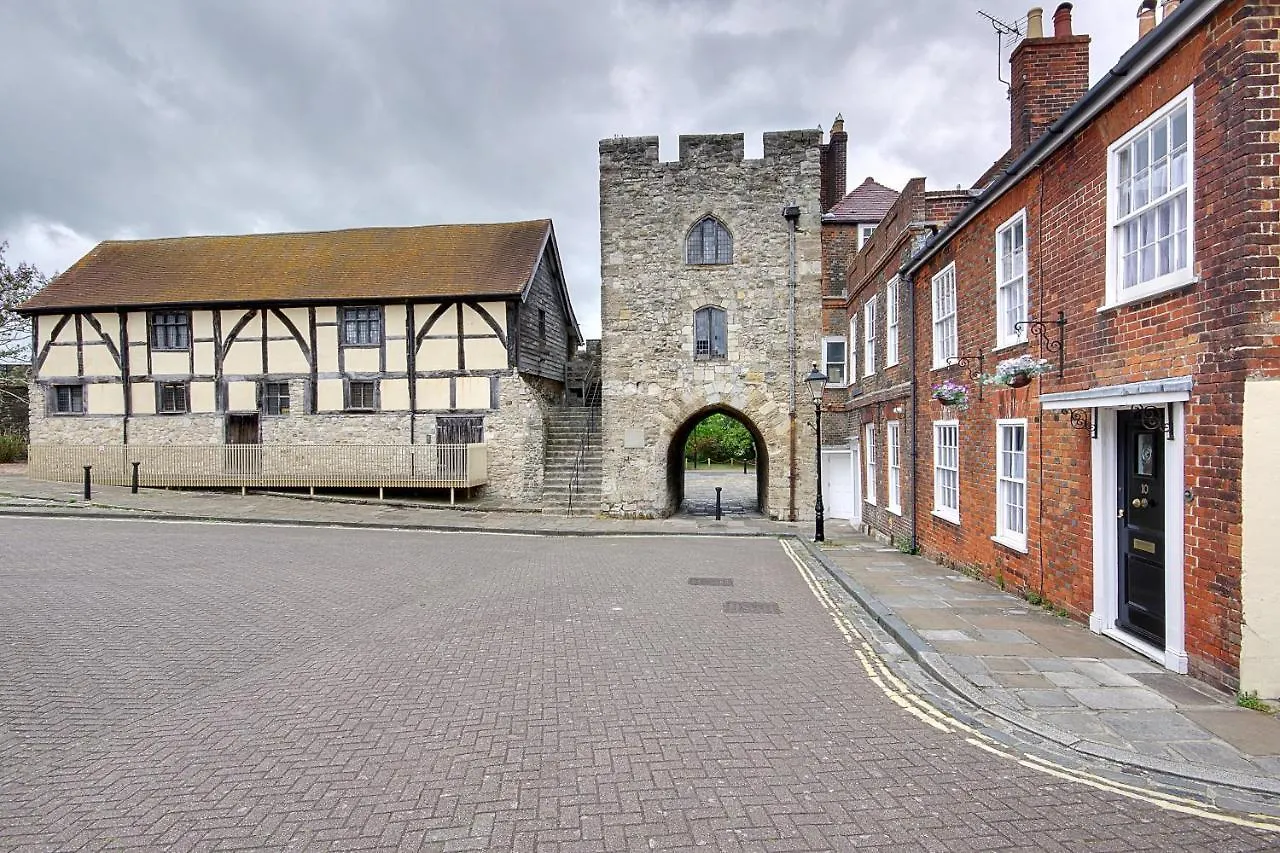 10 Westgate Street Southampton Villa 0*,  United Kingdom